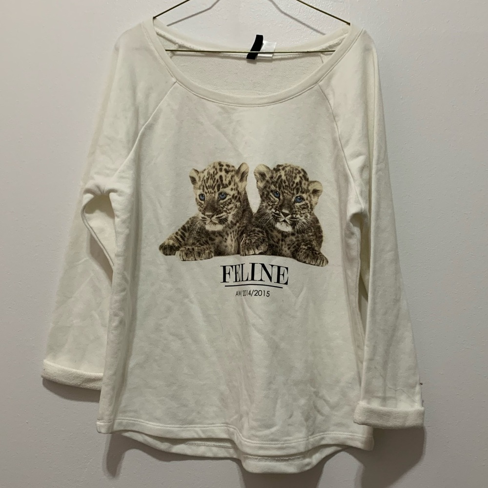 Adorable white crewneck sweater